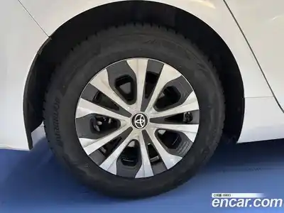 Toyota Prius 2022 1.8 вариатор в Москве № 2133144, миниатюра 4