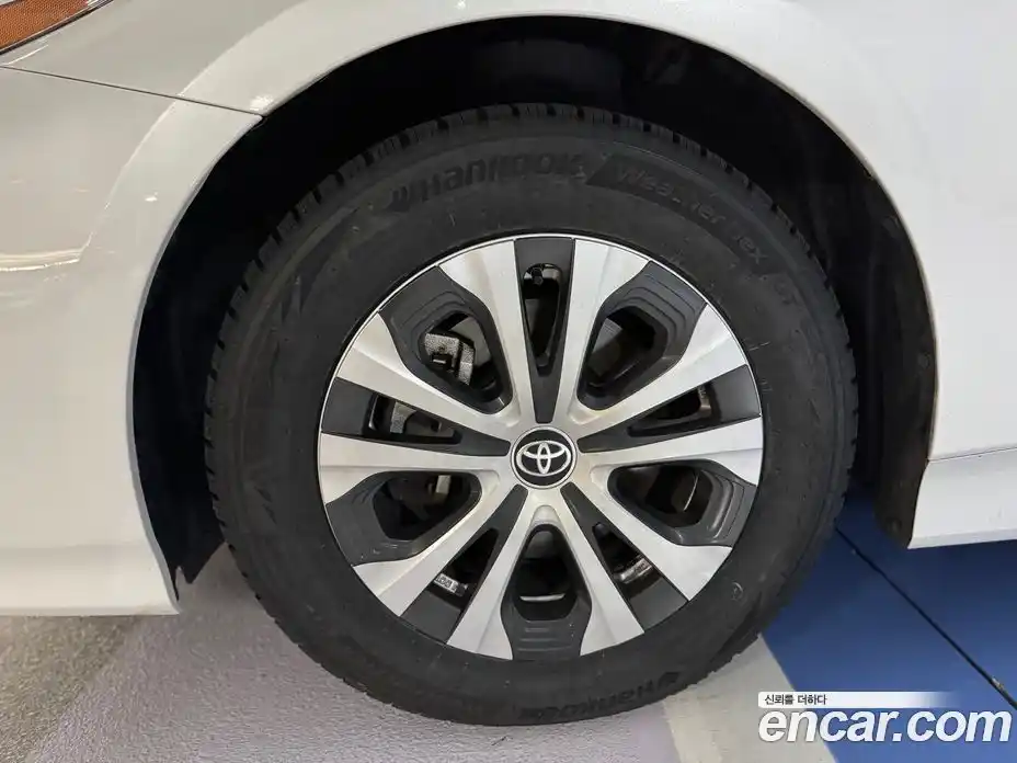 Toyota Prius 2022 1.8 вариатор в Москве № 2133144, фото 6