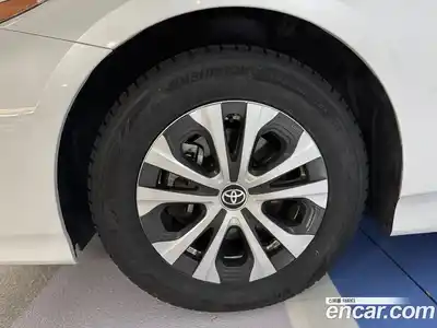 Toyota Prius 2022 1.8 вариатор в Москве № 2133144, миниатюра 6