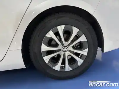 Toyota Prius 2022 1.8 вариатор в Москве № 2133144, миниатюра 7