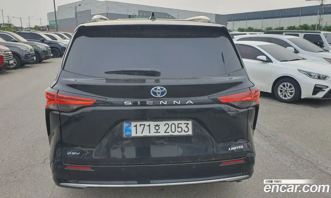 Toyota Sienna 2025 2.5 гидро в Москве № 2133145, фото 3