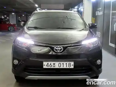 Toyota RAV4 2016 2.5 гидро в Москве № 2133205, миниатюра 2