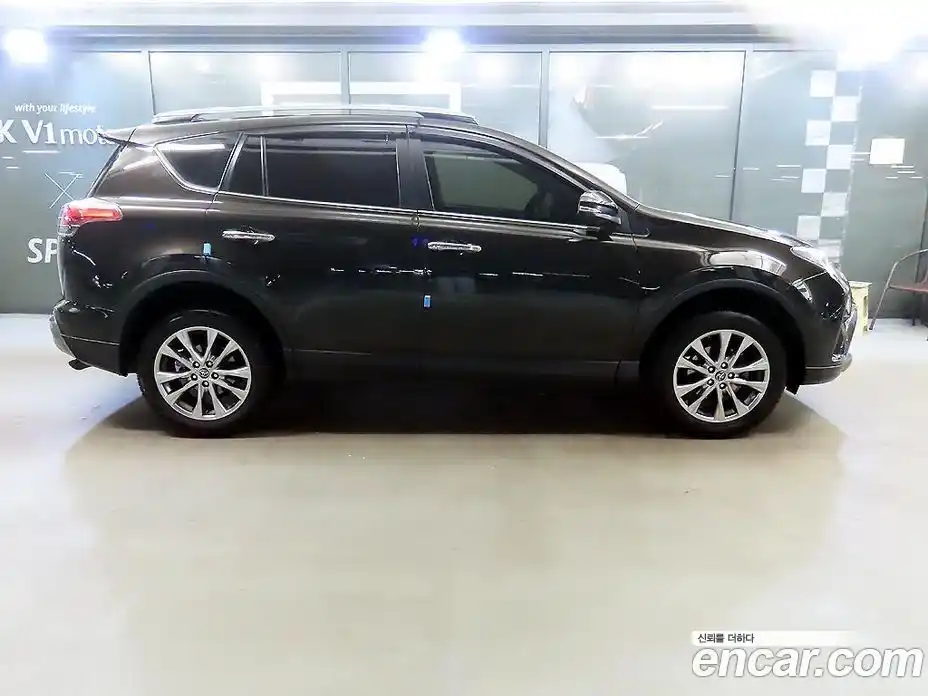 Toyota RAV4 2016 2.5 гидро в Москве № 2133205, фото 3