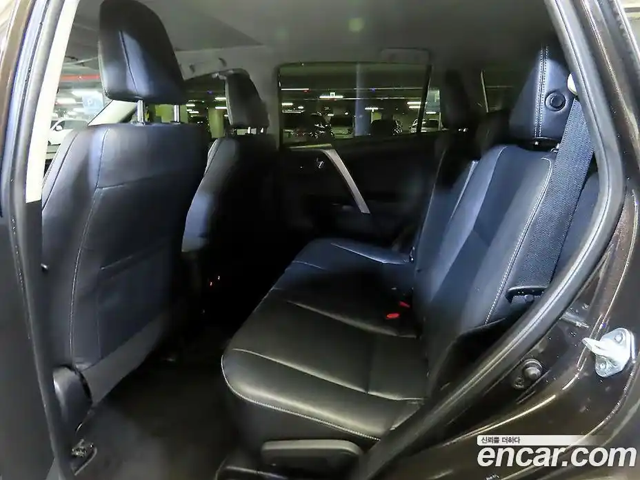 Toyota RAV4 2016 2.5 гидро в Москве № 2133205, фото 7