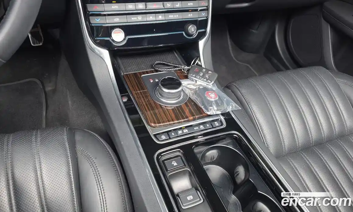 Jaguar XF 2019 2.0 гидро в Москве № 2133856, фото 12