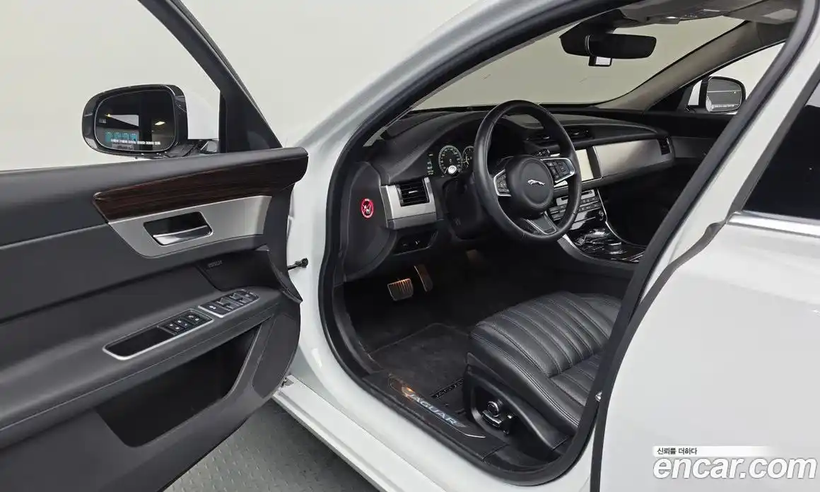 Jaguar XF 2019 2.0 гидро в Москве № 2133856, фото 13