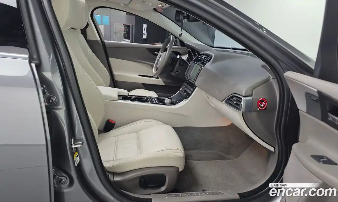 Jaguar XE 2015 2.0 гидро в Москве № 2133875, фото 11
