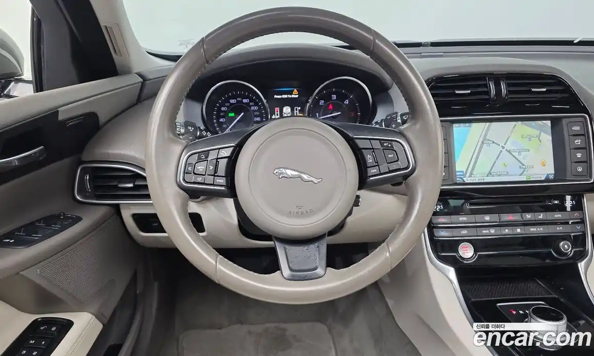 Jaguar XE 2015 2.0 гидро в Москве № 2133875, фото 13