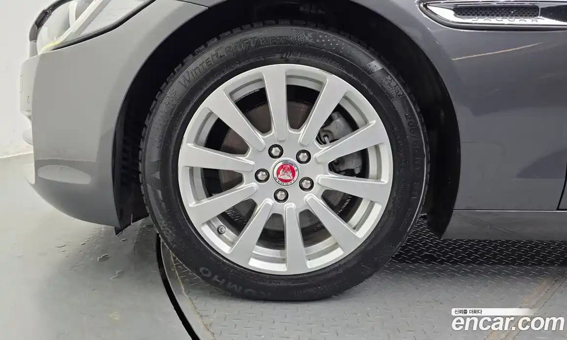 Jaguar XE 2015 2.0 гидро в Москве № 2133875, фото 5