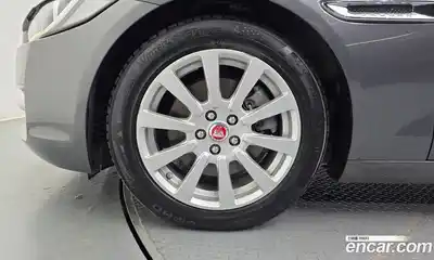 Jaguar XE 2015 2.0 гидро в Москве № 2133875, миниатюра 5