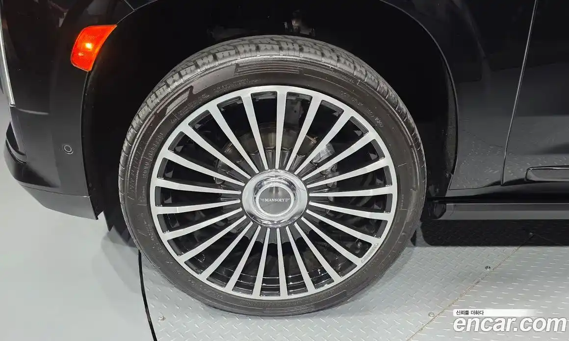 Cadillac Escalade 2023 6.2 гидро, фото 5