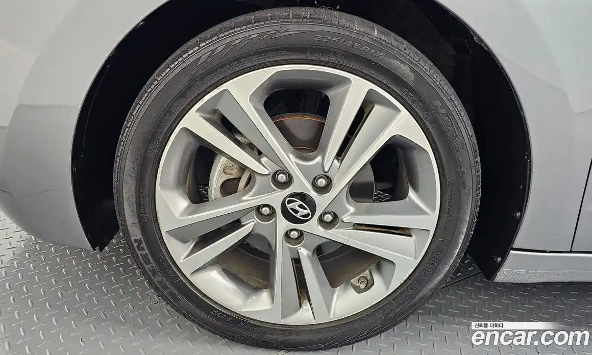 Hyundai Avante 2017 1.6 гидро в Москве № 113075, фото 5