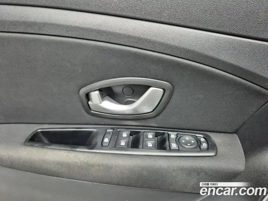 Renault SM3 2015 1.6 гидро в Москве № 1191841, фото 16