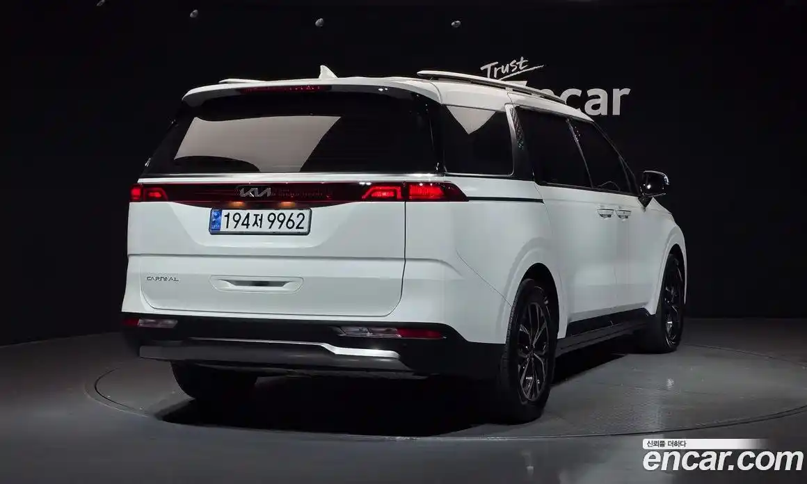 Kia Canival 2022 2.2 гидро в Москве № 124058, фото 2