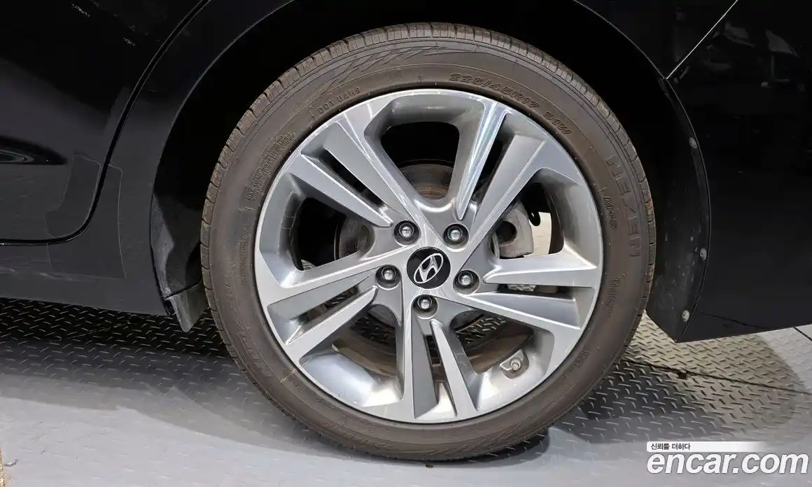 Hyundai Avante 2018 1.6 гидро в Москве № 2123503, фото 7
