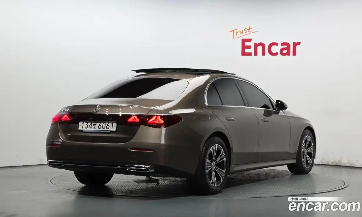 Mercedes-Benz E-Class 2024 2.0 гидро в Москве, фото 2