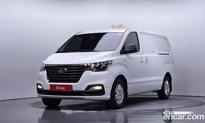 Hyundai Starex Van 3-Seater Smart
