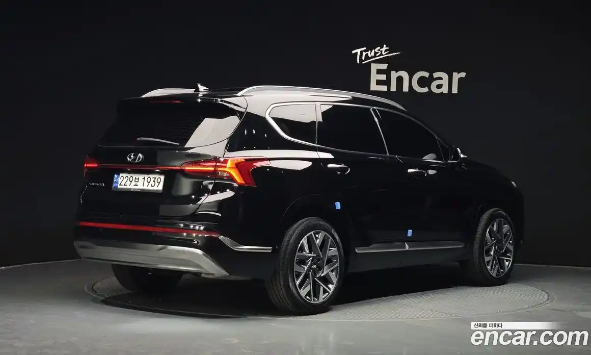 Hyundai Santa Fe 2023 2.5 гидро в Москве № 2123632, фото 2