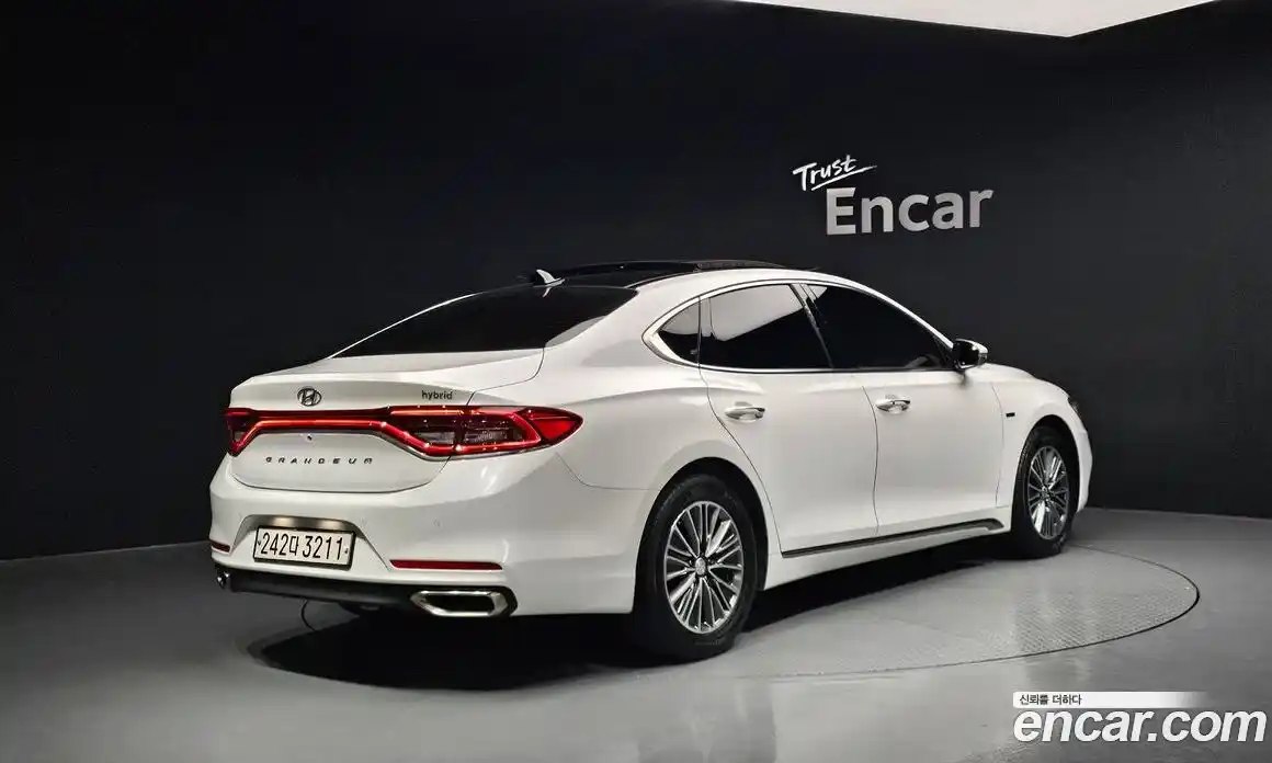 Hyundai Grandeur 2018 2.4 гидро в Москве № 2123805, фото 2