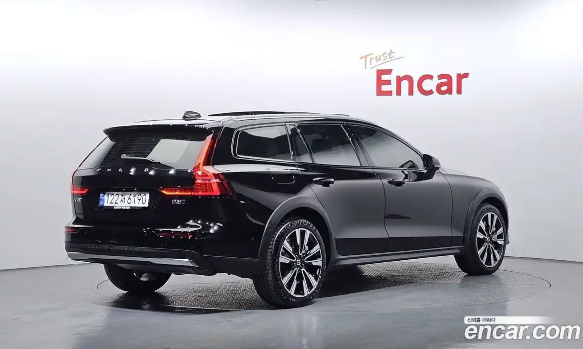 Volvo V60 2024 2.0 гидро в Москве № 2131493, фото 2