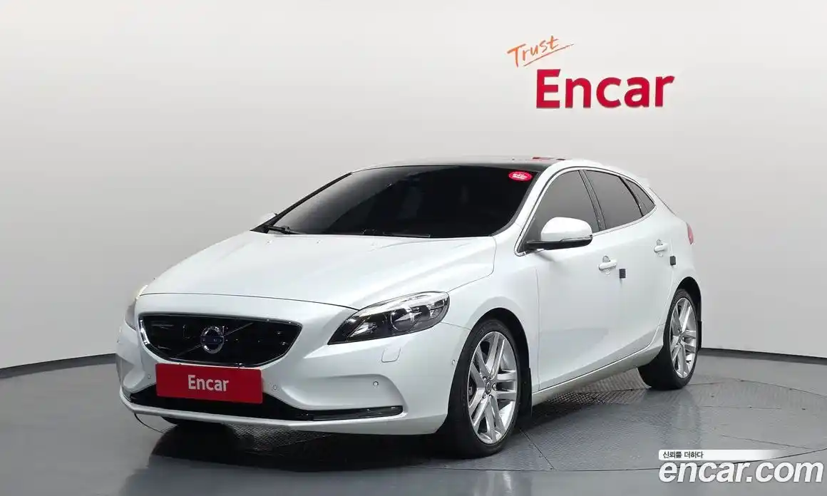 Volvo V40 2016 2.0 гидро в Москве, фото 1