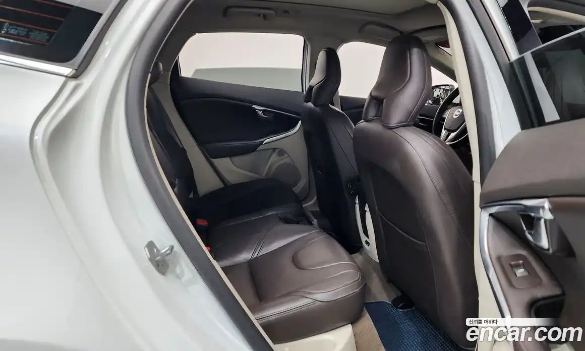 Volvo V40 2016 2.0 гидро в Москве, фото 11