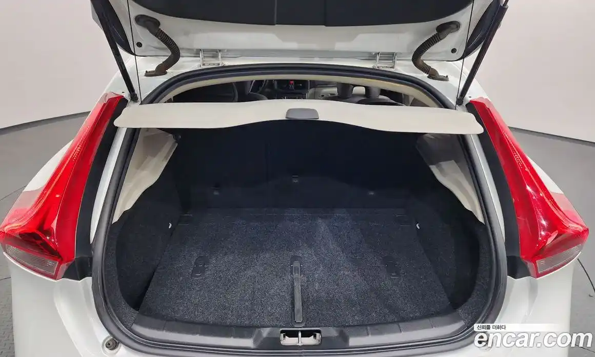 Volvo V40 2016 2.0 гидро в Москве, фото 17