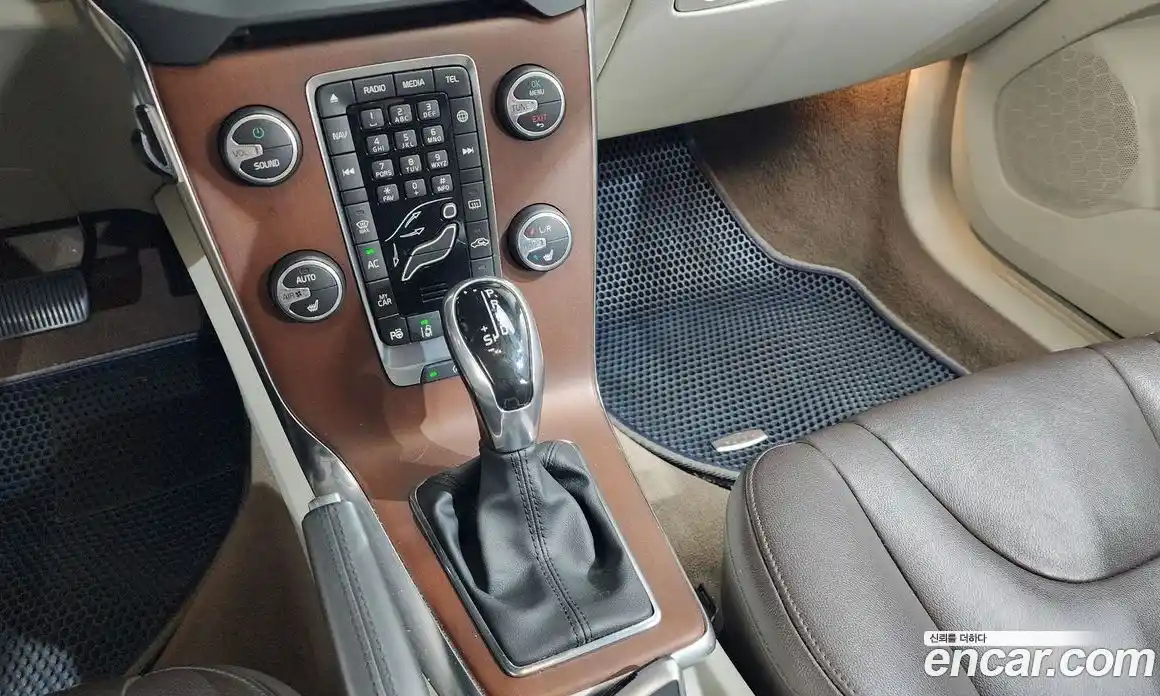Volvo V40 2016 2.0 гидро в Москве, фото 9