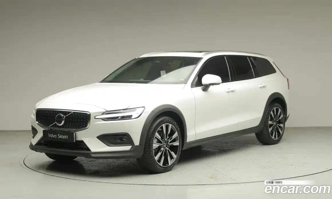 Volvo V60 2025 2.0 гидро в Москве № 2131600, фото 1