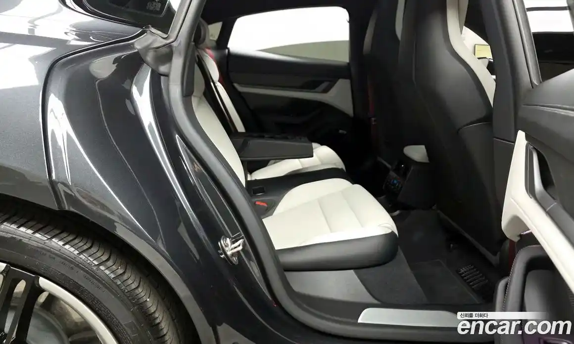 Porsche Taycan 2021 0.1 гидро в Москве, фото 17