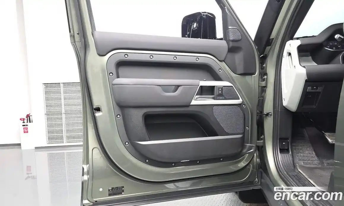 Land Rover Defender 2020 2.0 гидро в Москве № 2131845, фото 13