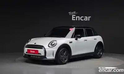 Mini Cooper 2023 1.5 гидро в Москве № 2131980, миниатюра 1