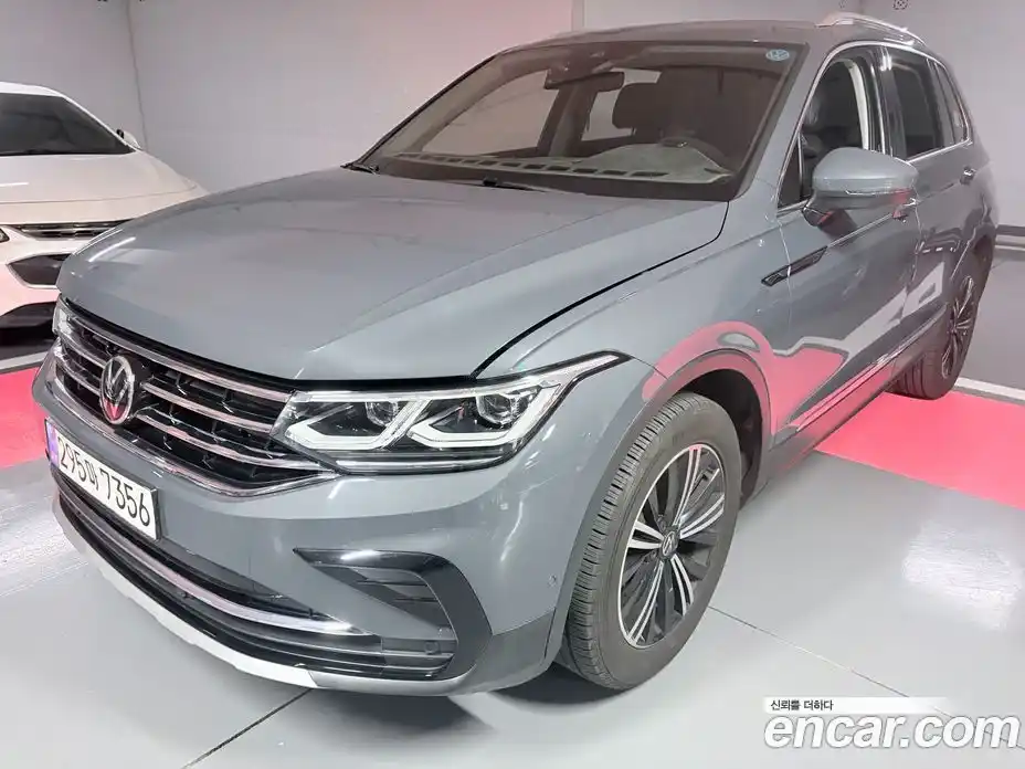 Volkswagen Tiguan 2021 2.0 гидро в Москве № 2132587, фото 2