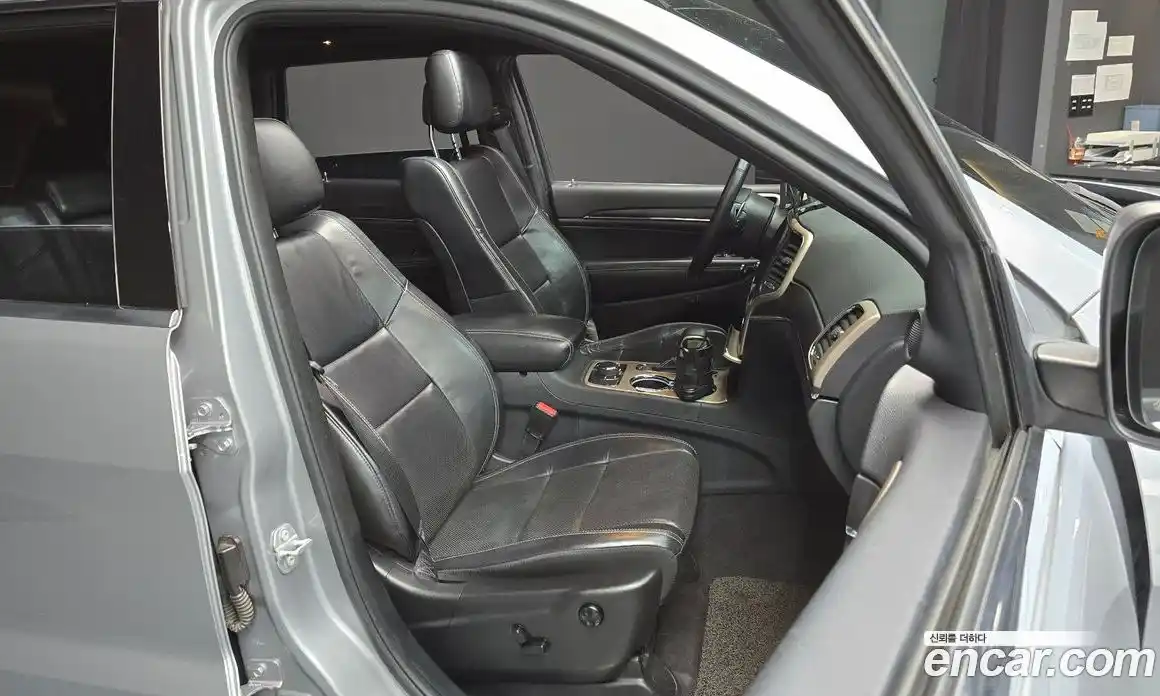 Jeep Cherokee 2017 3.6 гидро в Москве № 2132740, фото 12