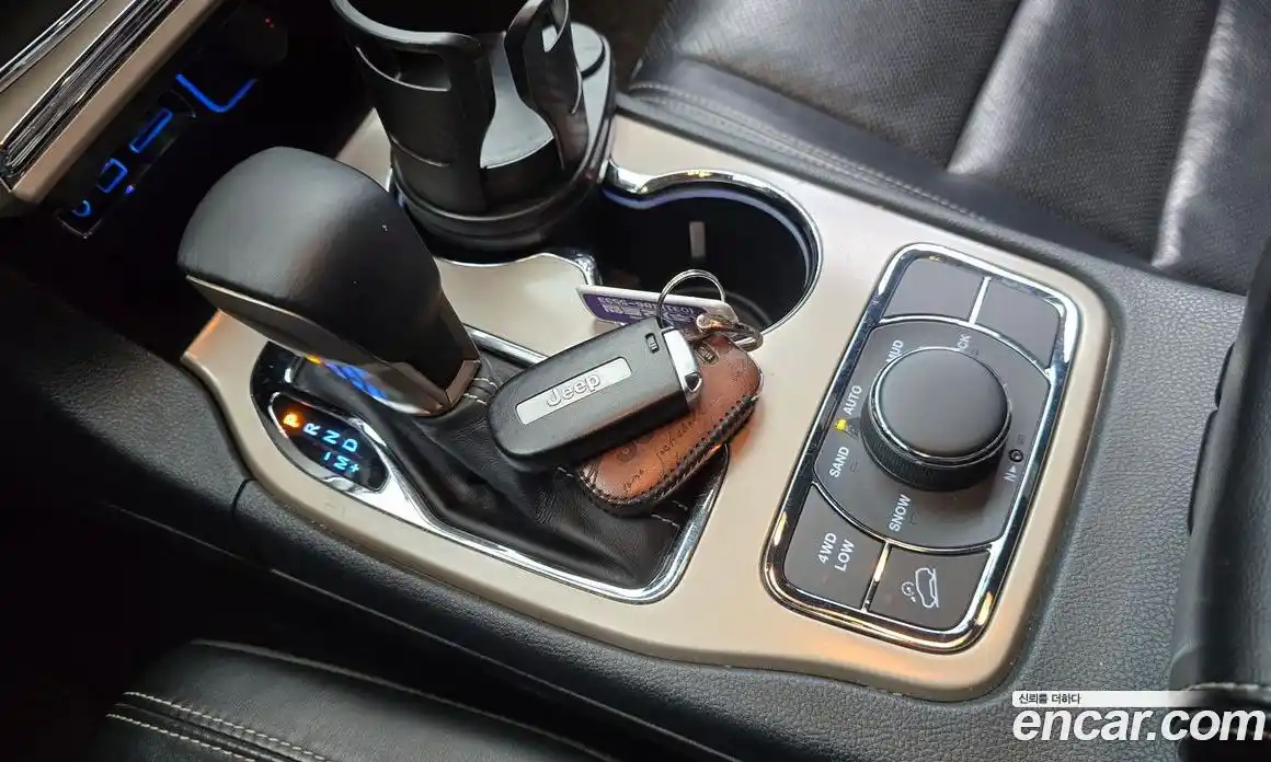 Jeep Cherokee 2017 3.6 гидро в Москве № 2132740, фото 9