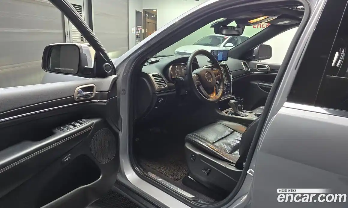Jeep Cherokee 2017 3.6 гидро в Москве № 2132740, фото 10