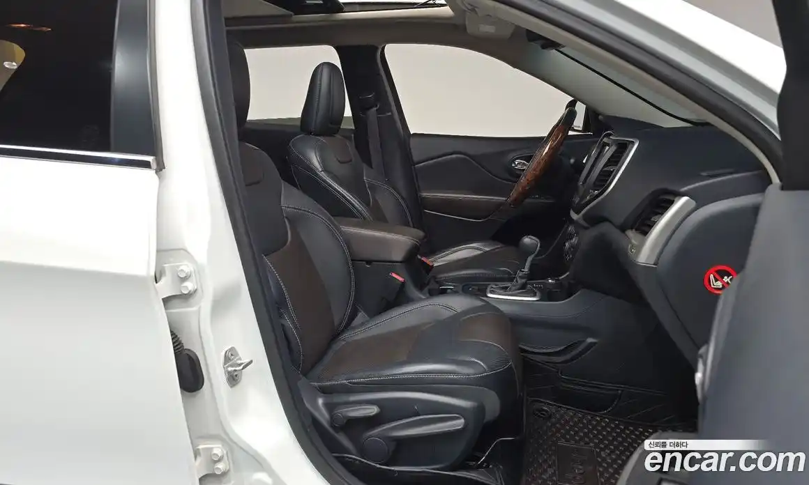 Jeep Cherokee 2015 2.0 гидро в Москве № 2132798, фото 11