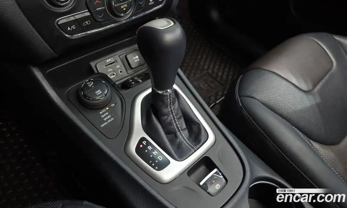 Jeep Cherokee 2015 2.0 гидро в Москве № 2132798, фото 9