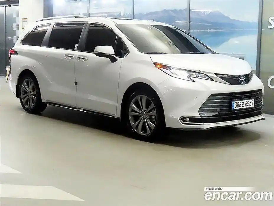 Toyota Sienna 2025 2.5 гидро в Москве № 2132909, фото 1