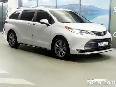 Toyota Sienna 2.5 Hybrid 2WD