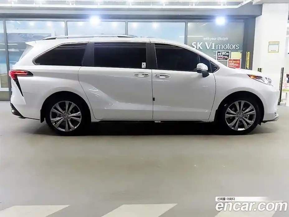 Toyota Sienna 2025 2.5 гидро в Москве № 2132909, фото 3