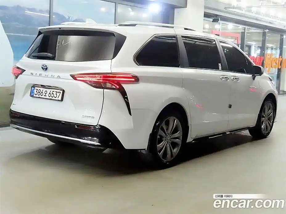 Toyota Sienna 2025 2.5 гидро в Москве № 2132909, фото 4