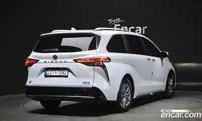Toyota Sienna 2023 2.5 гидро в Москве № 2132931, миниатюра 2
