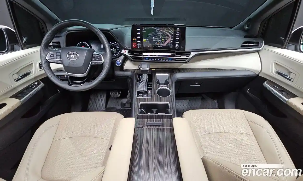 Toyota Sienna 2023 2.5 гидро в Москве № 2132931, фото 7