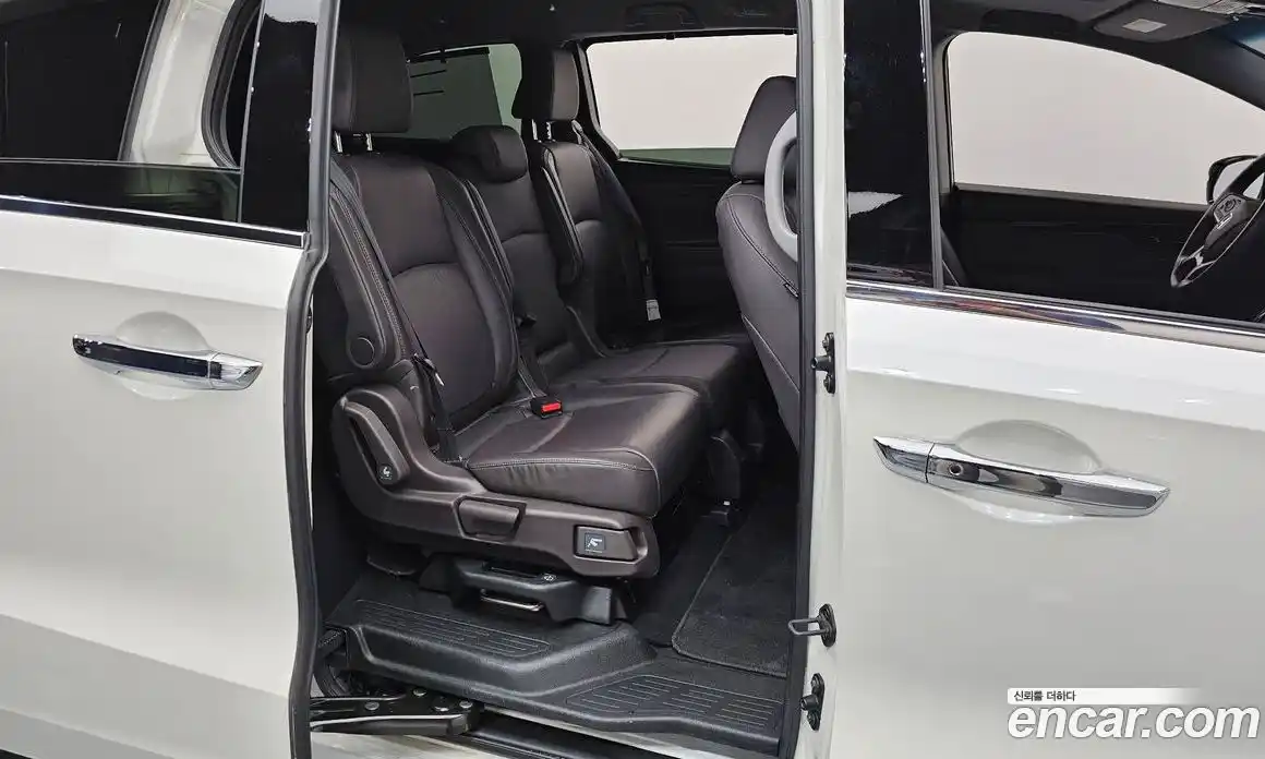 Honda Odyssey 2018 3.5 гидро в Москве № 2133275, фото 17