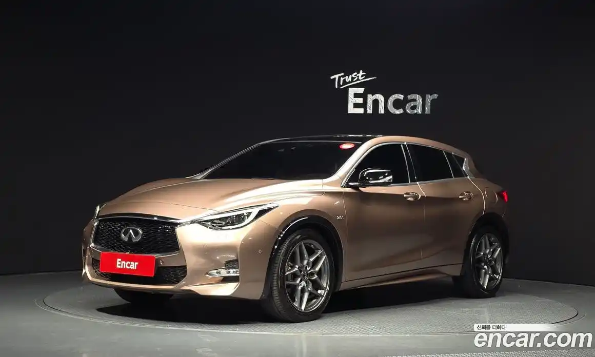 Infiniti Q30 2017 2.0 гидро в Москве № 2134025, фото 1