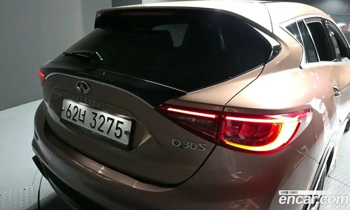 Infiniti Q30 2017 2.0 гидро в Москве № 2134025, фото 8