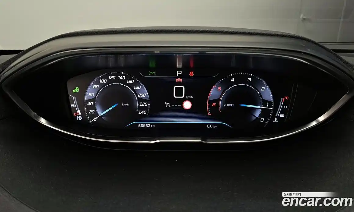 Peugeot 5008 2019 1.5 гидро в Москве, фото 11