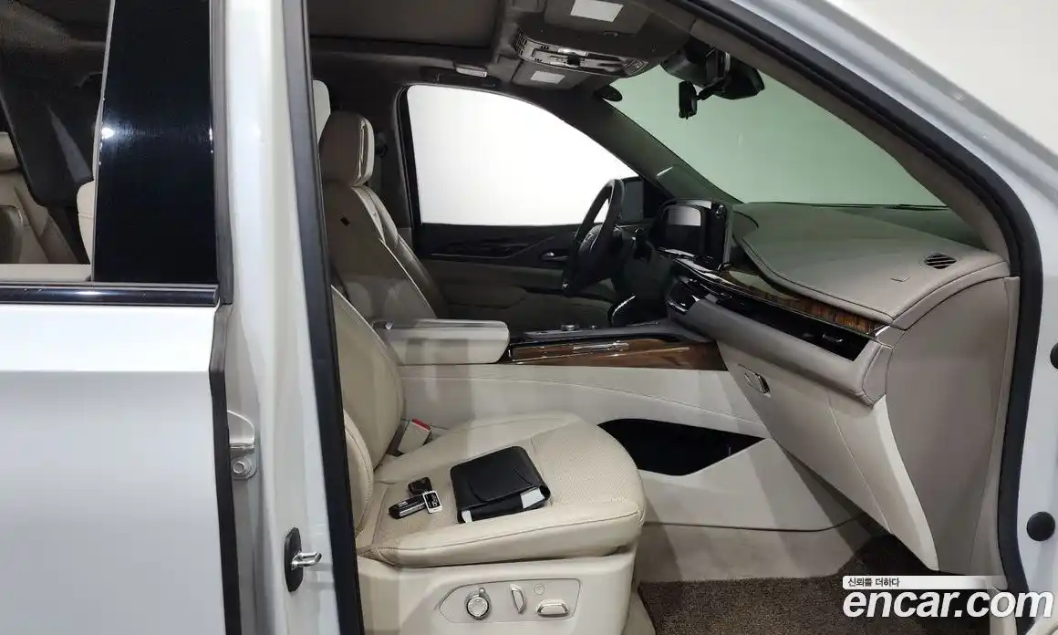 Cadillac Escalade 2022 6.2 гидро в Москве № 2134430, фото 16