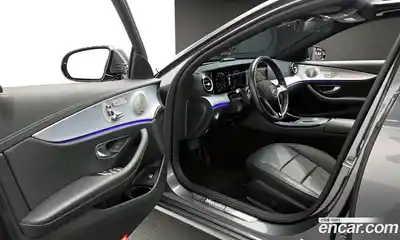 Mercedes-Benz E-Class 2021 2.0 гидро в Москве № 2125631, миниатюра 10